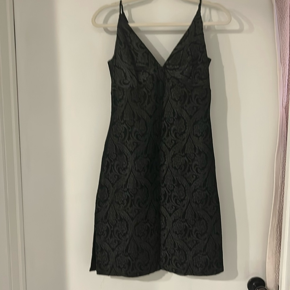 Gorgeous Tahari black brocade dress. EUC size 8 thought fits size 2-4